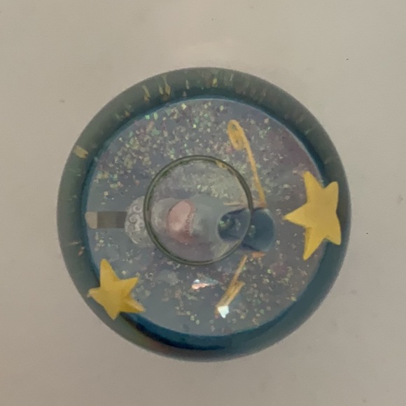 Twinkle Collectibles (Sankyo Musical) ~ Ice Skate Musical Snowglobe - Picture 5 of 14